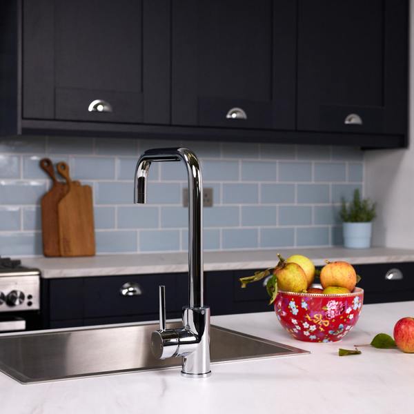 Flode Arendal | Single Lever Kitchen Sink Mixer Tap with Swivel Spout | Polished Chrome Finish