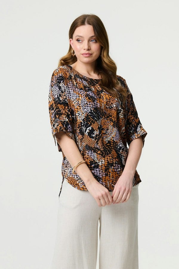 Black | Animal Print 3/4 Sleeve Relaxed Top : Model is 5'9"/175 cm and wears UK8/EU36/US4/AUS8