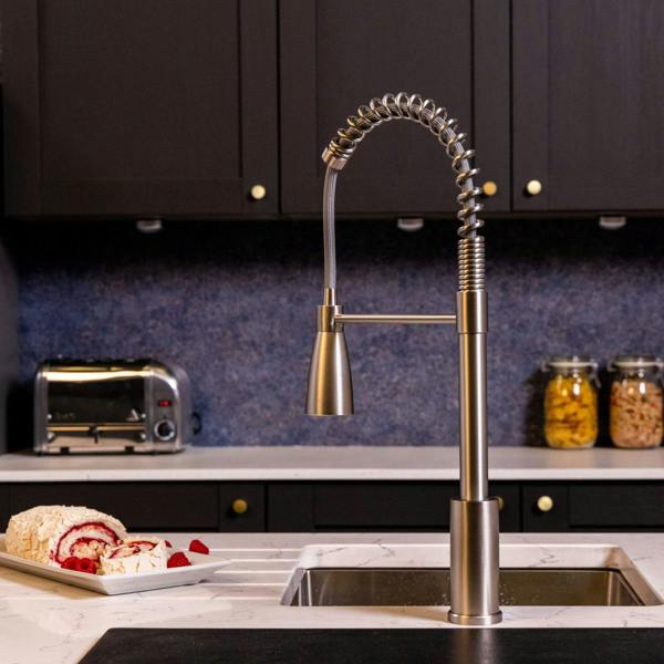 Flode Fjädra | Pull Out Kitchen Sink Mixer Tap | Spring Style Mixer Tap | Brushed Steel | Oval Head