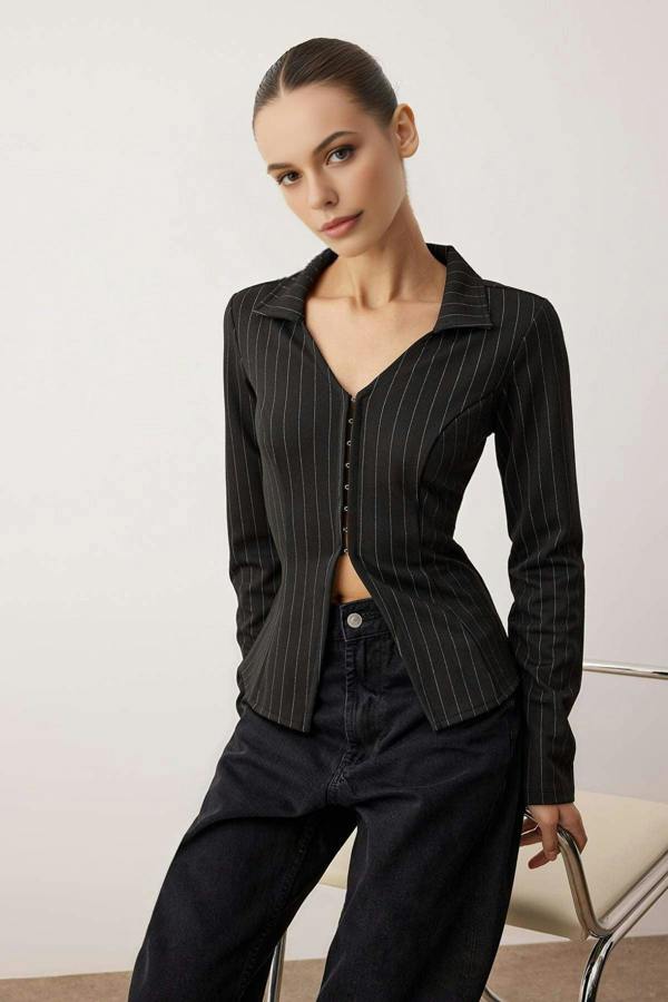 WOVCOR Polo Collar Hooked Fitted Knit Blouse