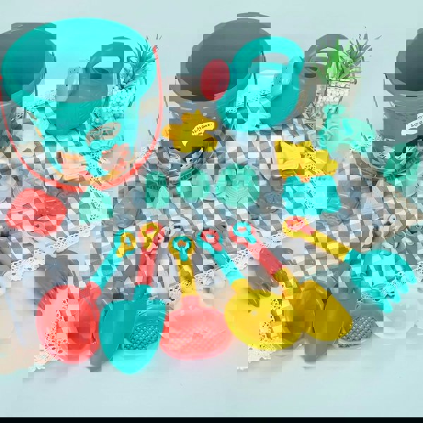smartbies 18 Pieces Beach Bucket Set Toys for Kids