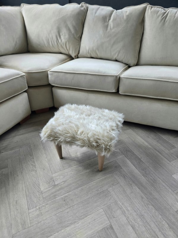 ISTOOLS Fluffy Teddy Footrest Pouffe – Handmade Plush Velvet Footstool for Cozy Living