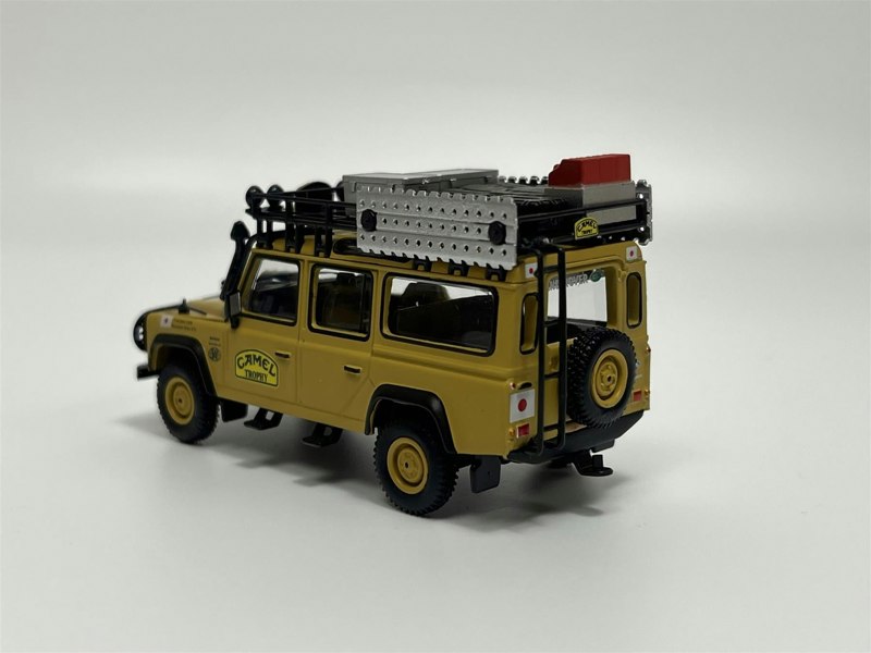 Mini GT Land Rover Defender 110 1989 Camel Trophy Amazon Team Japan 1:64 Mini GT MGT00751R