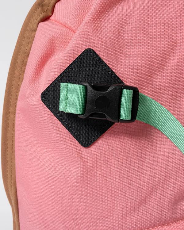 buckle detail of a Fjallraven Vardag Unisex Backpack 17 in Poppy Pink and Khaki Dust 