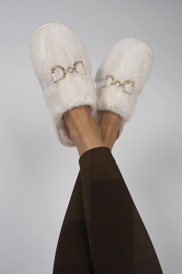 Noelia Faux Fur Slip-on Slippers With Gold Chain Detail - White
