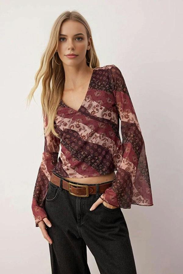 WOVCOR Printed V-neck Spanish Sleeve Tulle Stretch Knit Blouse