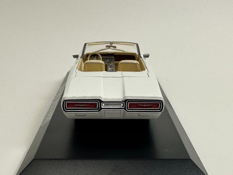 Greenlight 1964 Ford Thunderbird Covertible Wimbledon White 1:43 Scale 86625