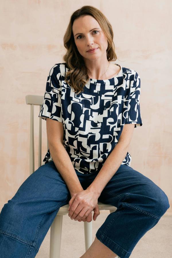 Lily & Me Bella Linen Blend Shell Top Navy