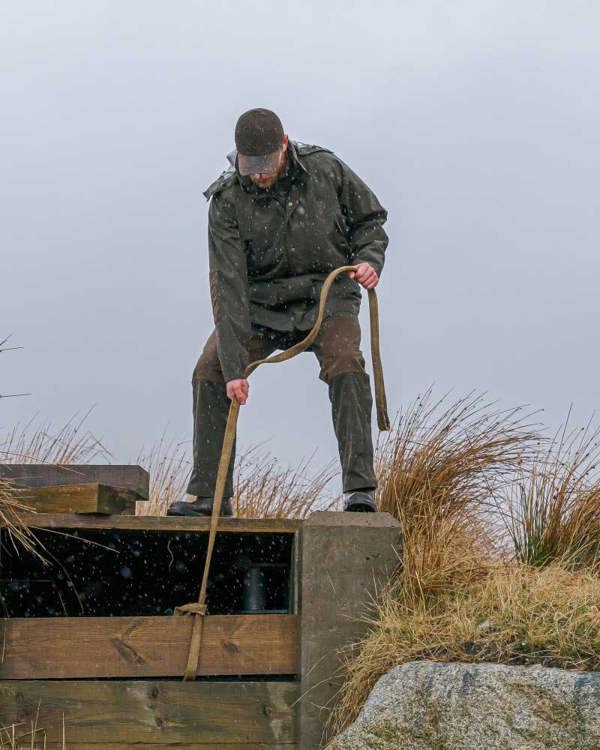 Man working in a Hoggs of Fife Green King Jacket