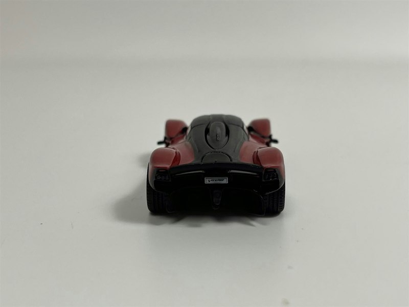 Mini GT Aston Martin Valkyrie Hyper Red LHD 1:64 Mini GT MGT00766L