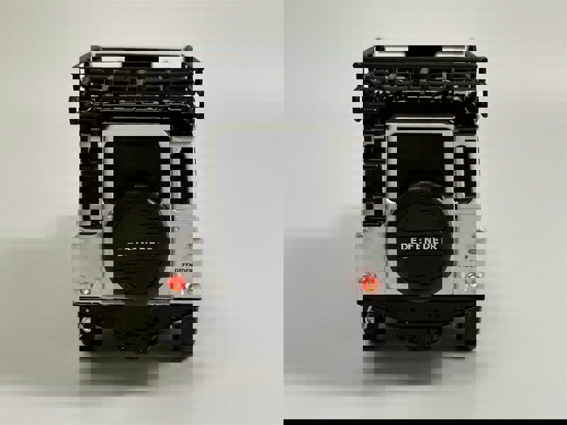 Tayumo Land Rover Defender 110 White LHD 1:32 Light & Sound Tayumo 32105011