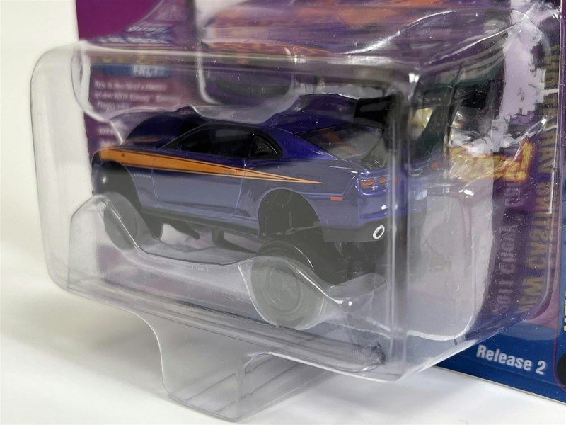 Johnny Lightning 2011 Chevy Camaro Zinger Grape Sparkle 1:64 Scale JLSF024B