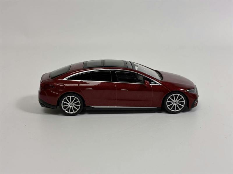 MCSlots Mercedes Benz EQS 580 4MATIC Red Metallic RHD 1:64 Mini GT MGT00970R