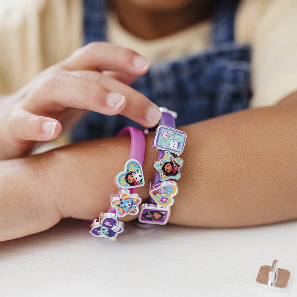 Totum Gabby's Dollhouse 18 Charms and 3 Bracelets