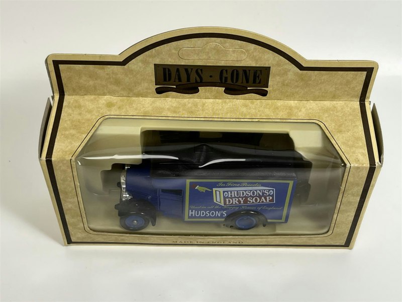 MCSlots Chevrolet Van 1934 Ellimans Embrocation Days Gone Lledo 21031D B4