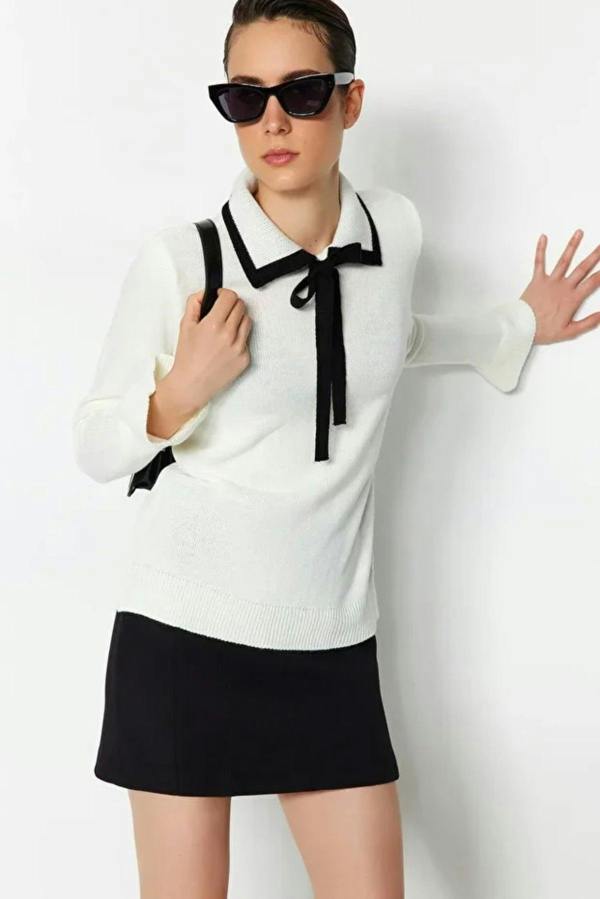Hoxton Gal Color-Block Knit Sweater with Ribbon/Bow Detail