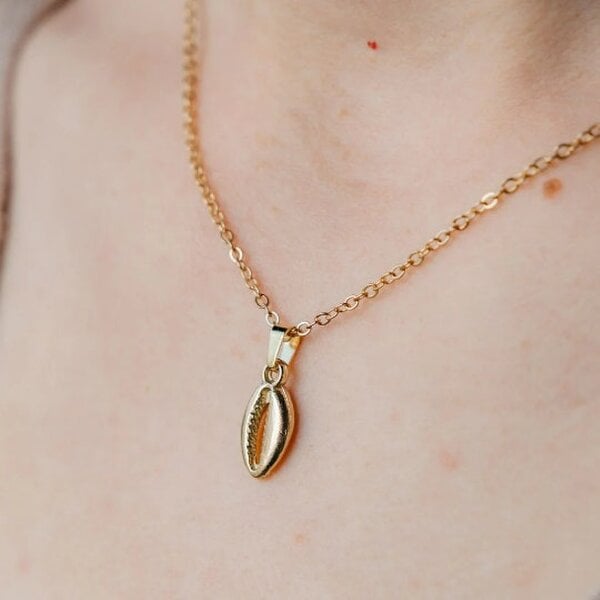 The Colourful Aura Silver Handmade Sea Shell Necklace Cowrie Charm Beach Surfing Pendant Necklace - Gold - Gold