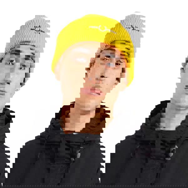 Fred Perry Unisex Adult Graphic Logo Beanie - Golden - 