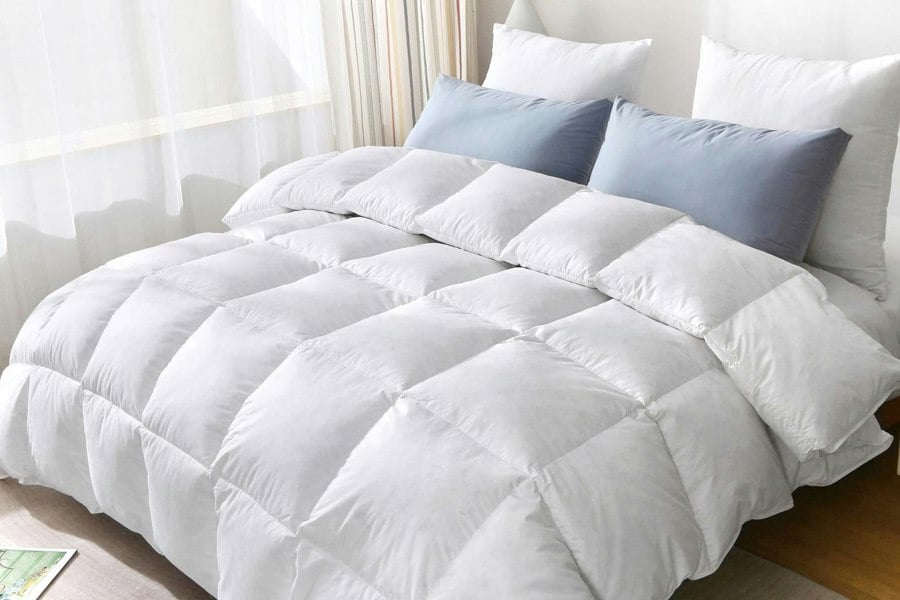 HomeSpace Direct 4.5 Tog Duck Feather & Down White Duvet