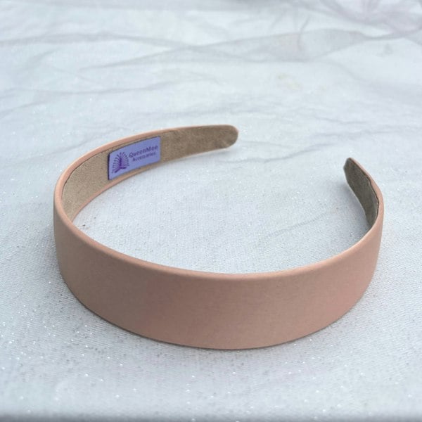 Peach hairband, smooth satin finish, soft pastel tone, plain minimalist design, slim structured style, everyday hair accessory
