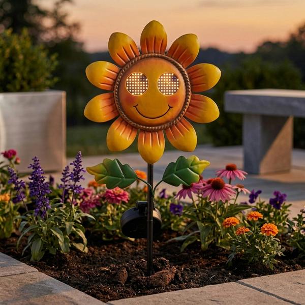Garden Greatness Smilin' Sunflower Solar Garden Stake Light