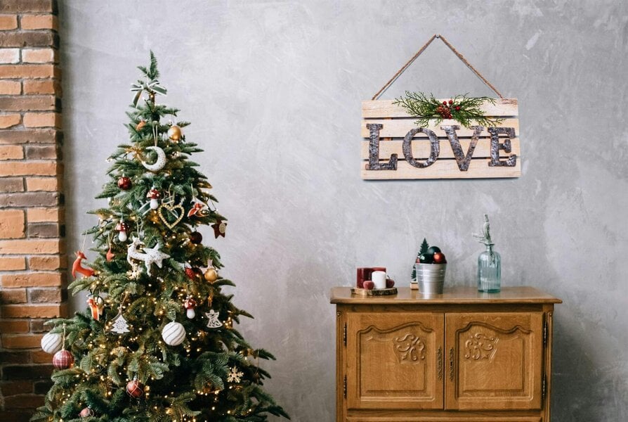 Shatchi 20x40cm Wooden LOVE Letters Sign Christmas Wall Frame Decoration for Festive Home Display