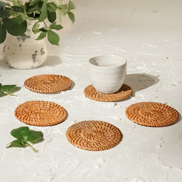 Honey brown round rattan coaster 8cm handwoven wicker table drinks mat
