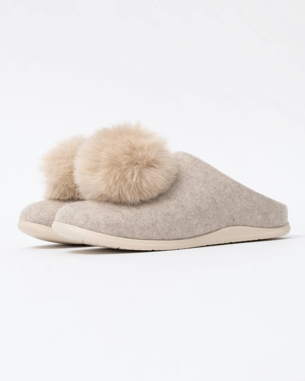 Front of the FitFlop IQ-Snug Womens Felt Pom Pom Slipper - Hazy Taupe E40