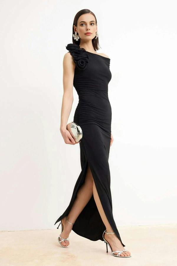 WOVCOR Plain One-Shoulder Knitted Maxi Dress with Applique Detail