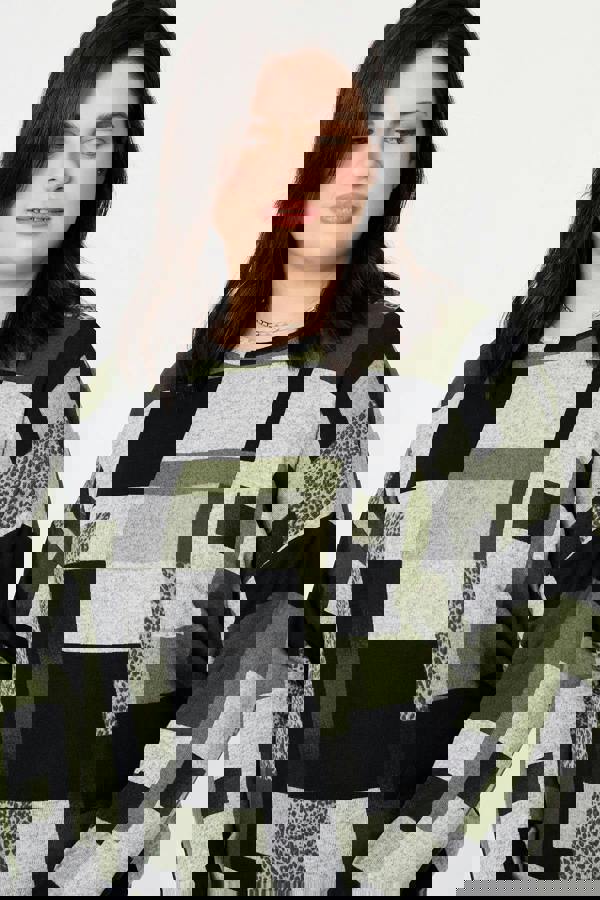 Green | Curve Printed Long Sleeve Relaxed Top