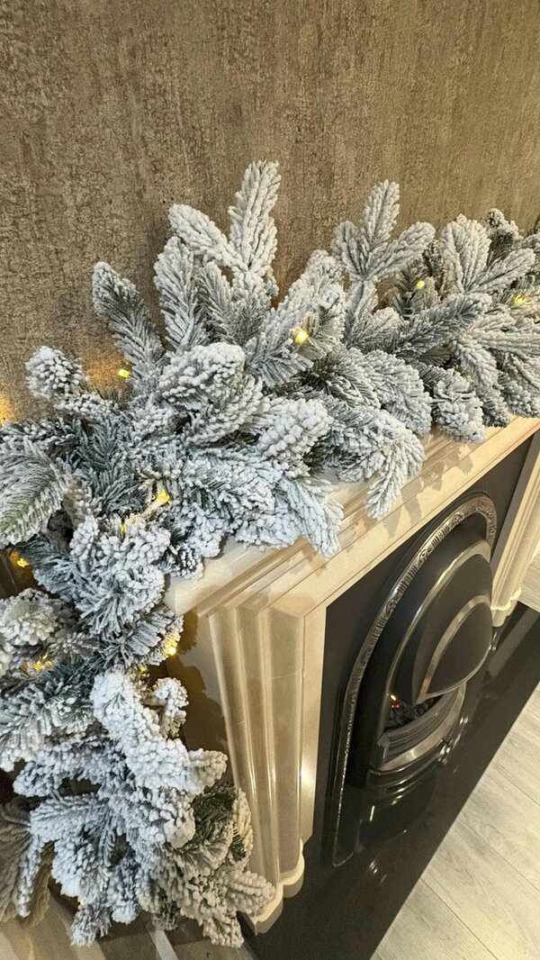 Indoor Living 270cm Premium Mixed branch prelit Snow filled Christmas Garland - with timer