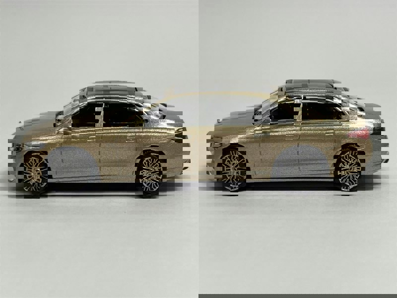 Mini GT Mercedes Maybach S 680 LHD Champagne Metallic 1:64 Scale MGT00604L