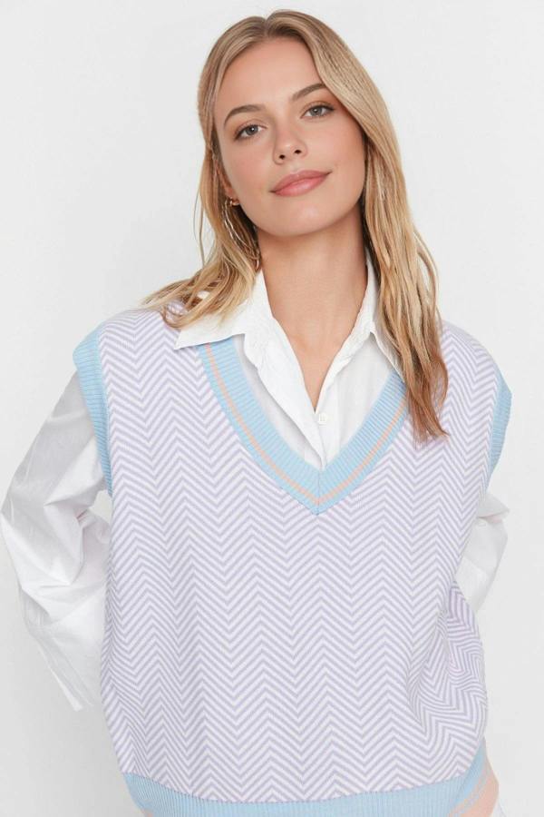 WOVCOR V-Neck Geometric Patterned Knit Sweater