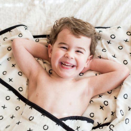 Lulujo - Quilted Blanket - Hugs & Kisses