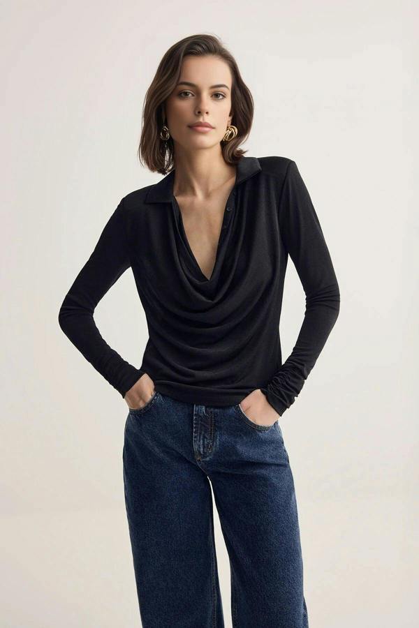 WOVCOR V-Neck Knit Blouse