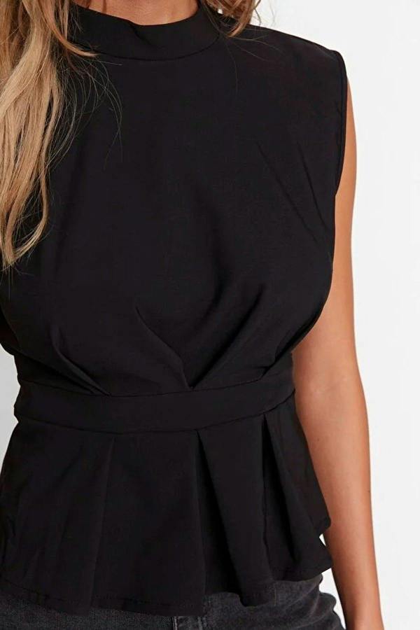 WOVCOR Woven Crew Neck Sleeveless Blouse