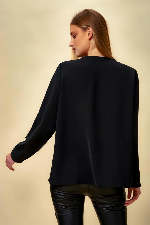 Hoxton Gal Oversized Layered Top with Necklace in Black