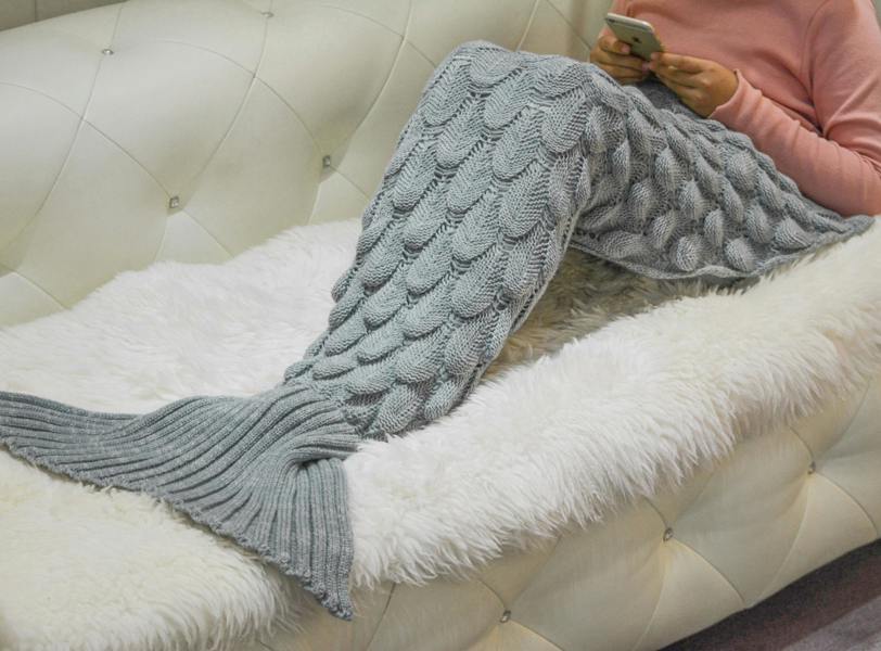 Velosso Cosy Comfort Acrylic Tufted Throw Blanket, Machine Washable