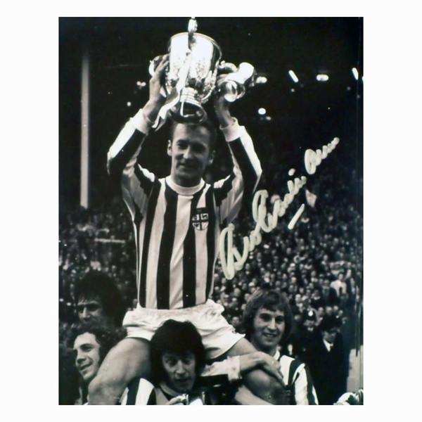 George Eastham signed Stoke City photo — Premium framing