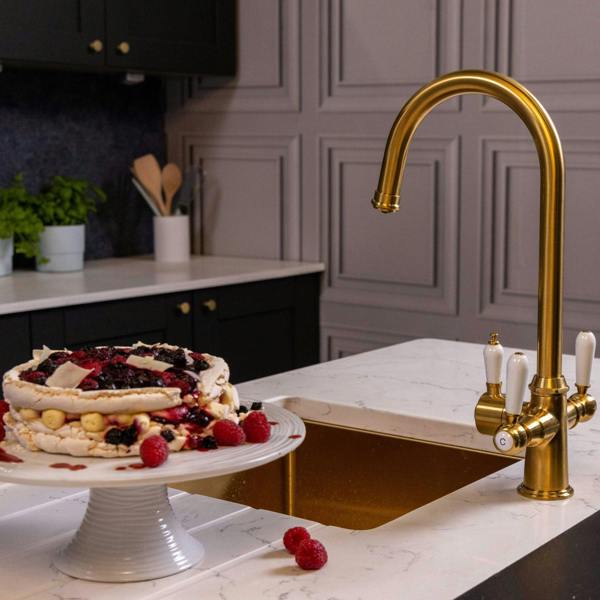 Flode korsa | Traditional Cruciform Style 3 in 1 Instant Boiling Tap | White Ceramic Levers | Brushed Gold Finish