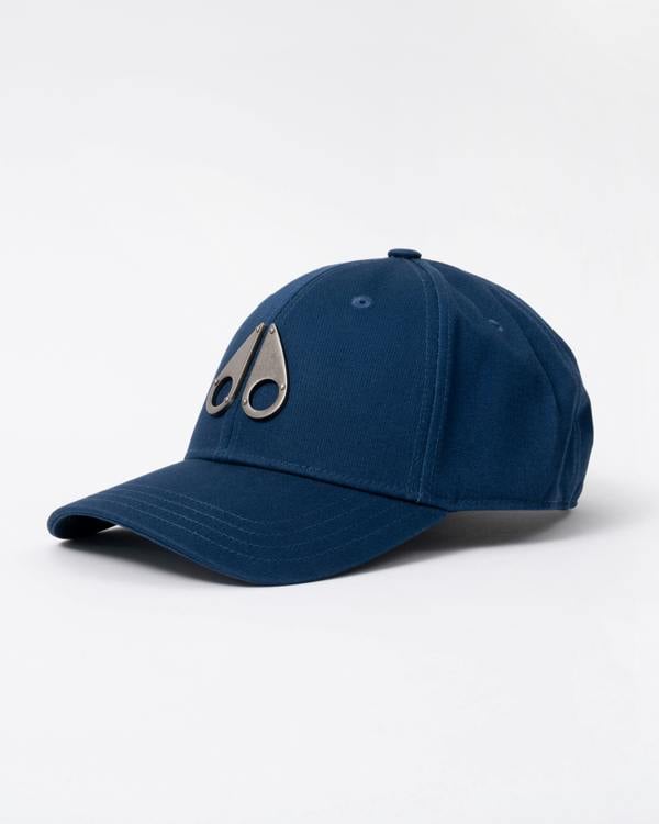 Moose Knuckles Front Logo Icon Cap in Nightfall 1977