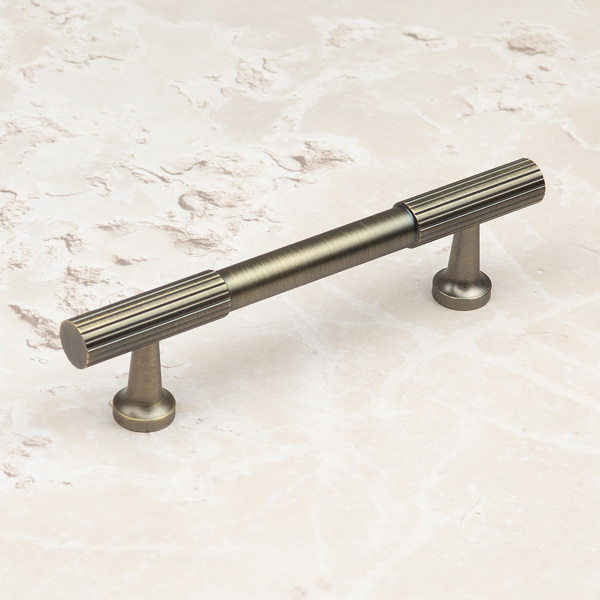 Handle & Home Antique Brass Reeded Knob/Handles