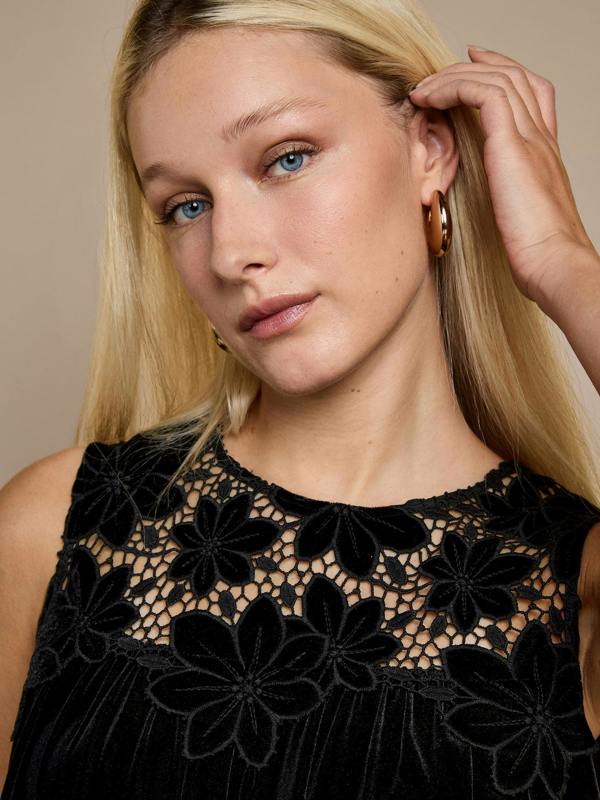 GWD Lucie embroidered Velvet Top – Black