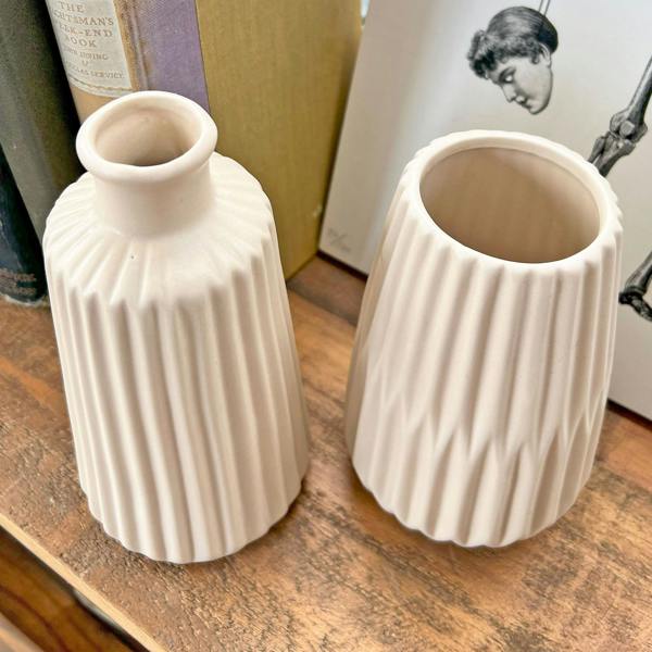 Boltze Set 2 Esko Beige Ceramic Porcelain Bud Vases
