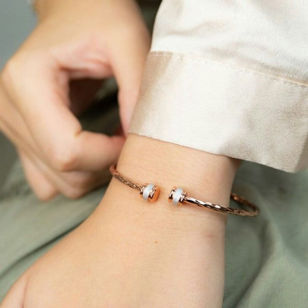 The Colourful Aura Slim Round Twist Rose Gold Minimalistic Thin Bracelet Bangle