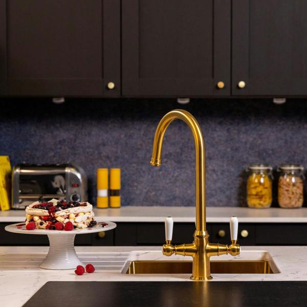 Flode korsa | Traditional Cruciform Style 3 in 1 Instant Boiling Tap | White Ceramic Levers | Brushed Gold Finish