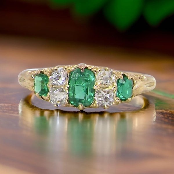 Vintage Tom An exceptional antique Emerald and Diamond Ring