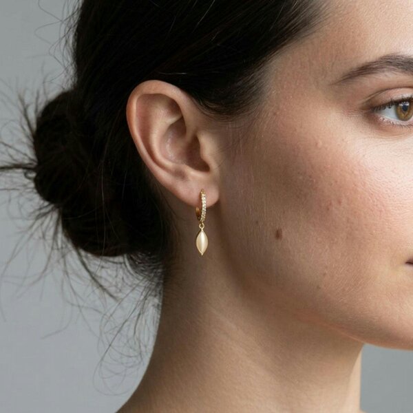 Uchi & Soto Nekomeishi Cream Cats Eye Earrings