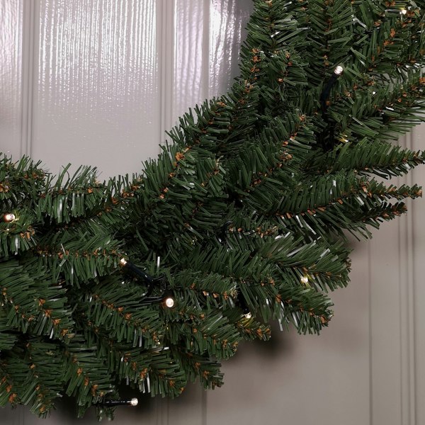 Samuel Alexander 60cm Plain Green Christmas Wreath with 50 Warm White LEDs and 160 Bullet Tips