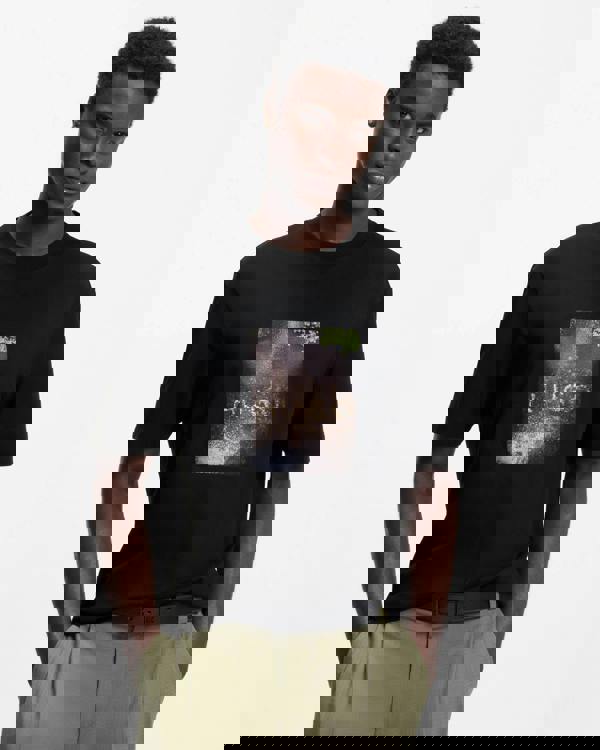 Model wearing HUGO Doreston Mens Graphic T-Shirt in Black 001 - Front